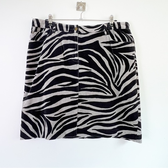 Boden Dresses & Skirts - Boden Black & Grey Zebra Animal Print Velour Mini Skirt UK Size 18L